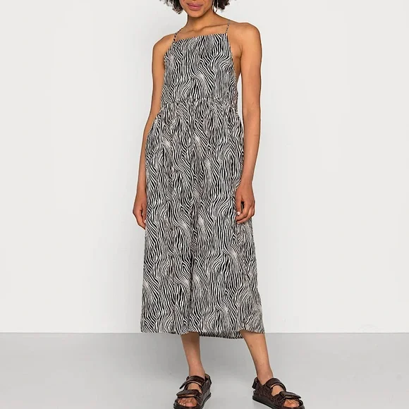 NWOT Levi’s Amalijia Zebra Print Midi Dress - Picture 3 of 16